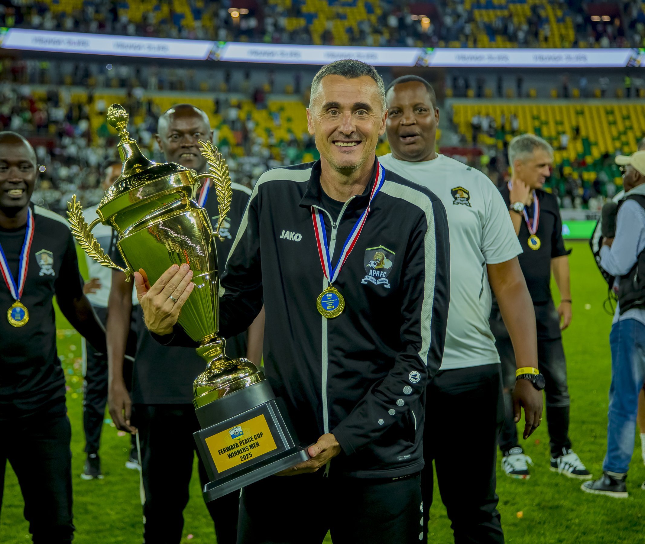 Abatoza bari bamwungirije nabo bagomba kujyana nk'uko bari bazanye