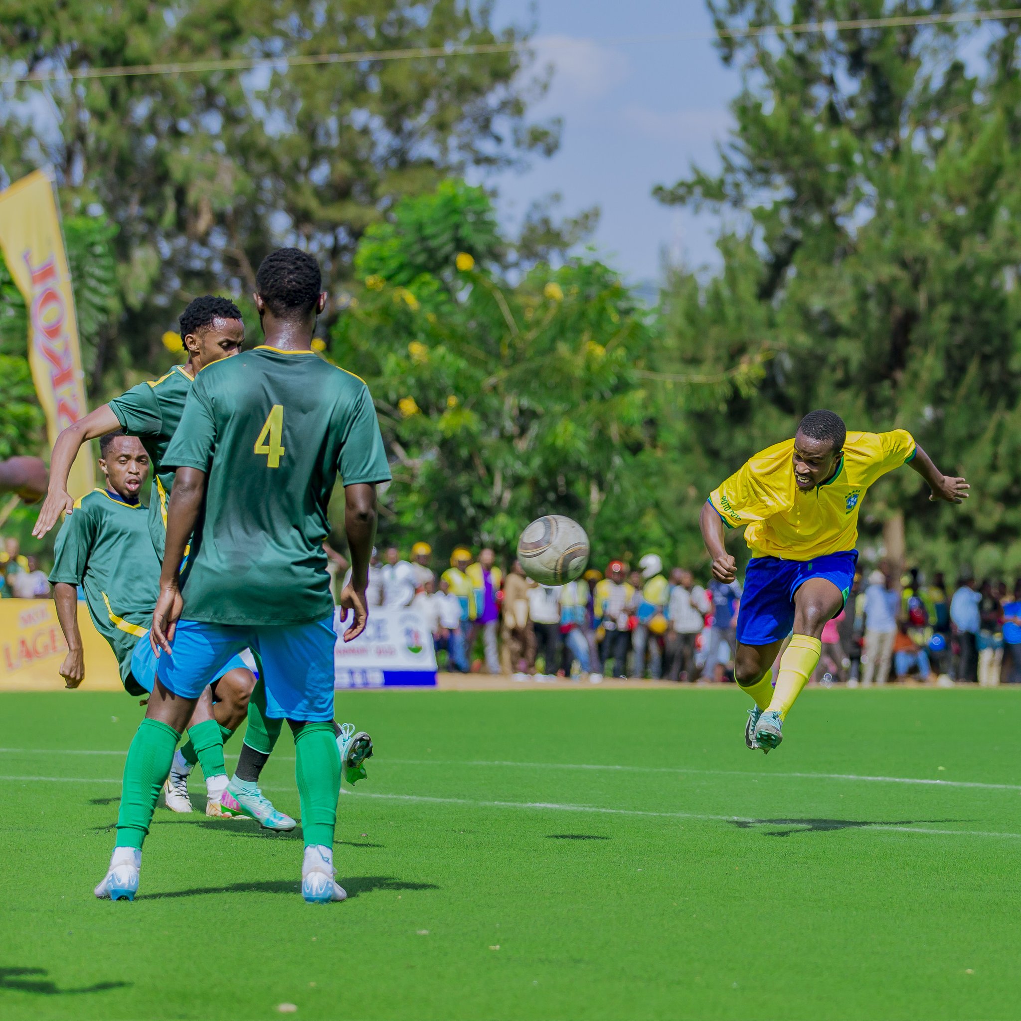 Niyonkuru Sadjati usanzwe ukinira Etincelles FC nawe akinira Brazi y'i Rubavu yambara umuhondo