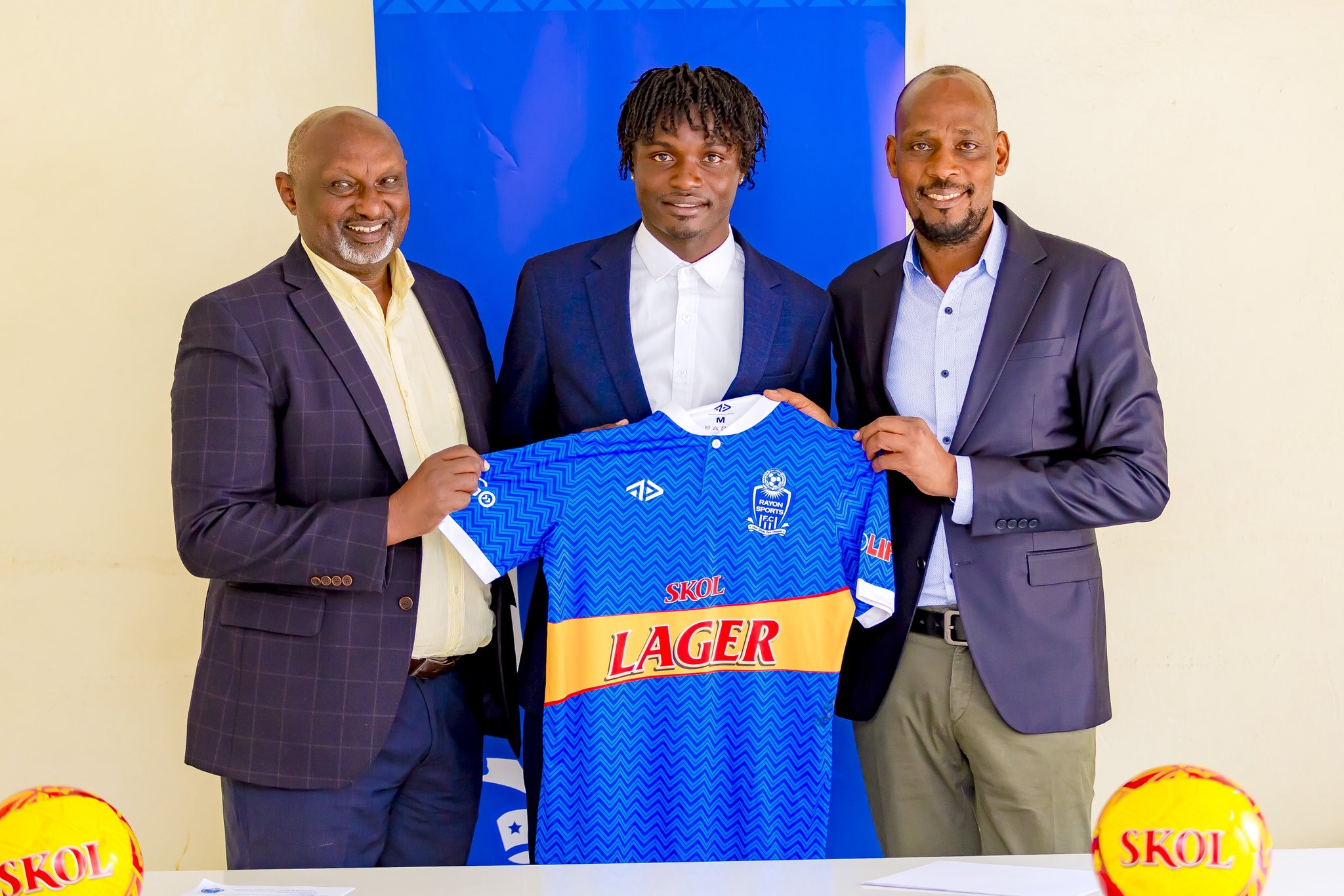 Chadrack ari hamwe na Paul Muvunyi (Ibumoso) na Perezida Twagirayezu Thaddée (Iburyo)