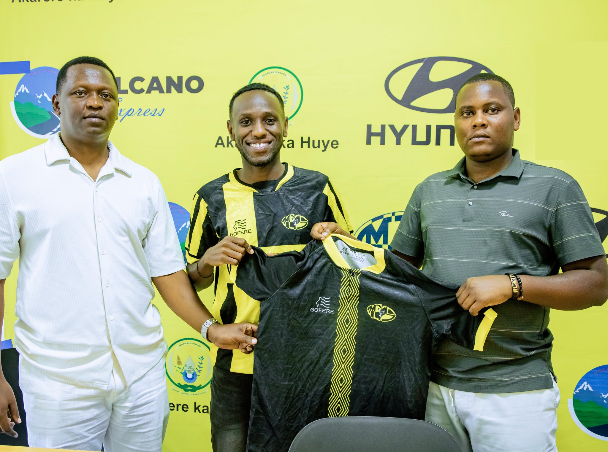 Hakizimana Zuberi yongereye amasezerano muri Mukura VS