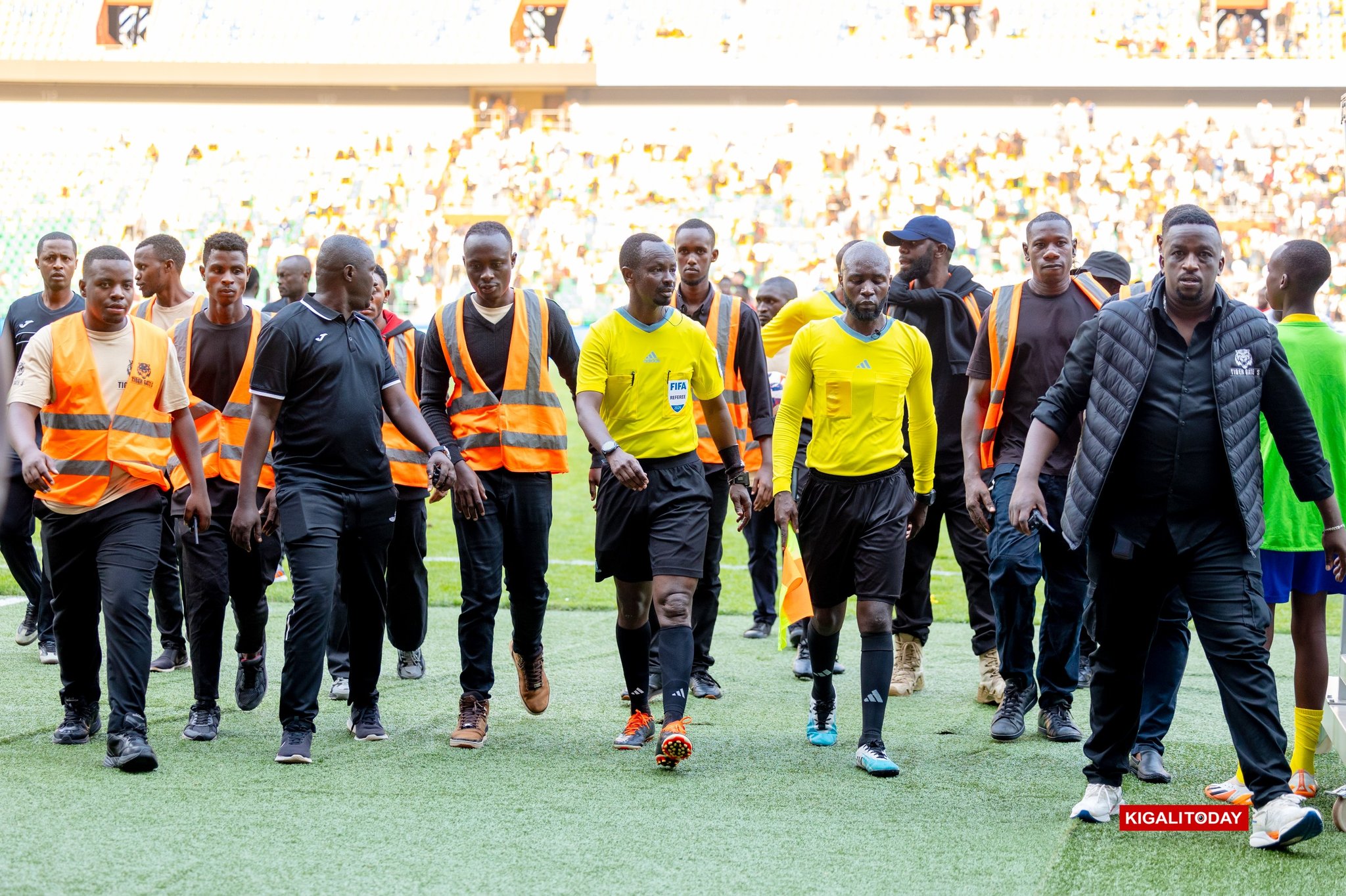 Abasifuzi basohotse mu kibuga bacungiwe umutekano kubera igitego cya APR FC cyanzwe