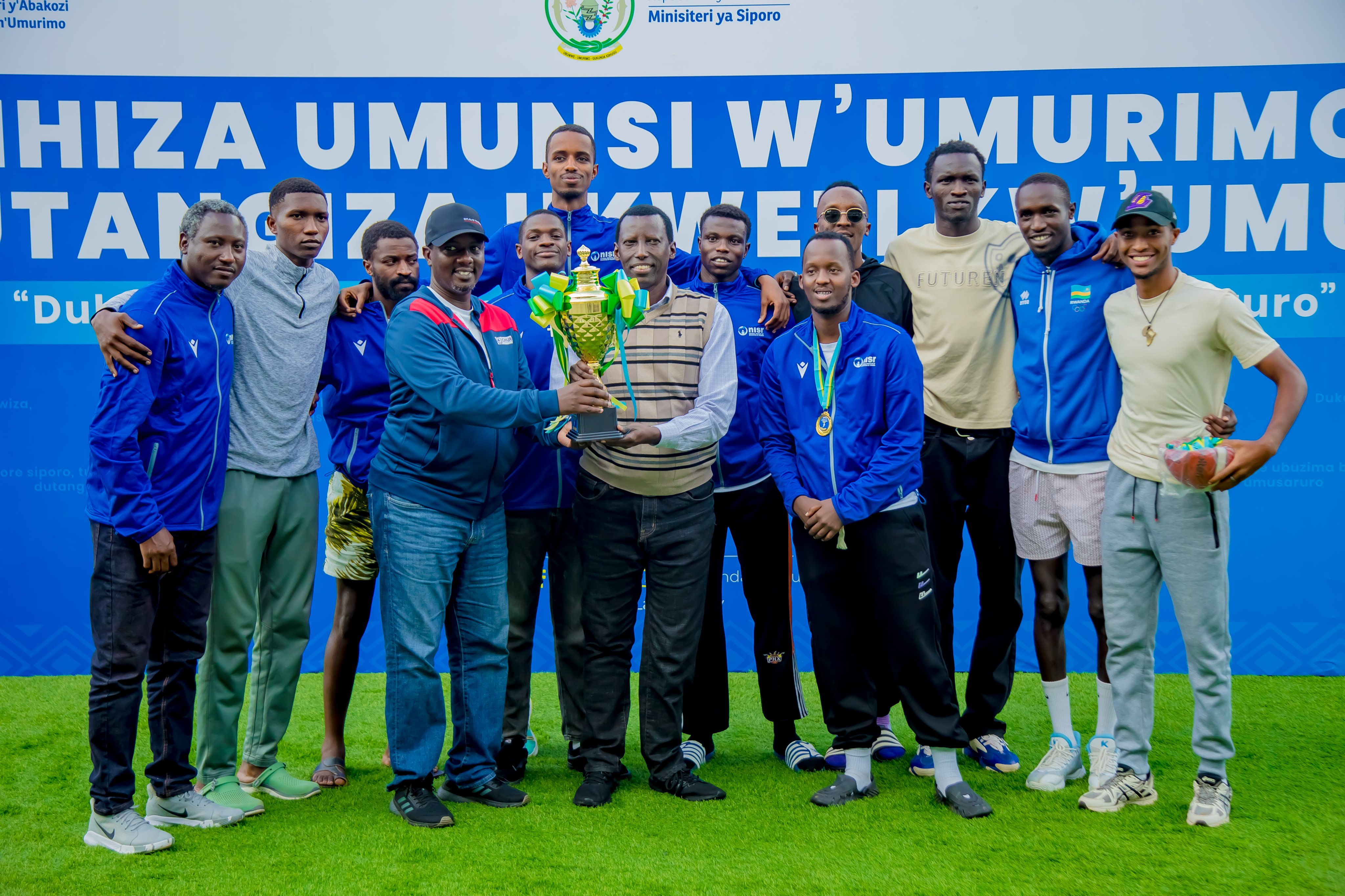 Mu cyiciro cy'ibigo bifite abakozi bari munsi y'ijana igikombe cyatwawe na NISR yatsinze DGIE amanota 95-86 muri Basketball 