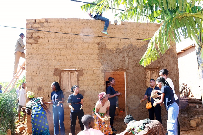 Inzu zasenywe n'ibiza zasanwe