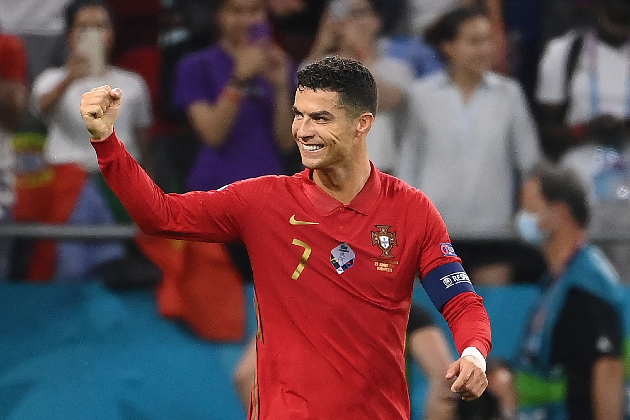 Cristiano Ronaldo niwe mukinnyi ufite ibitego byinshi muri EURO (14)