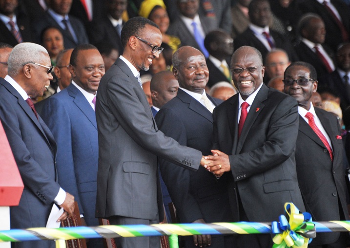 Perezida Kagame yifuriza Perezida Magufuli warahiye akazi keza.