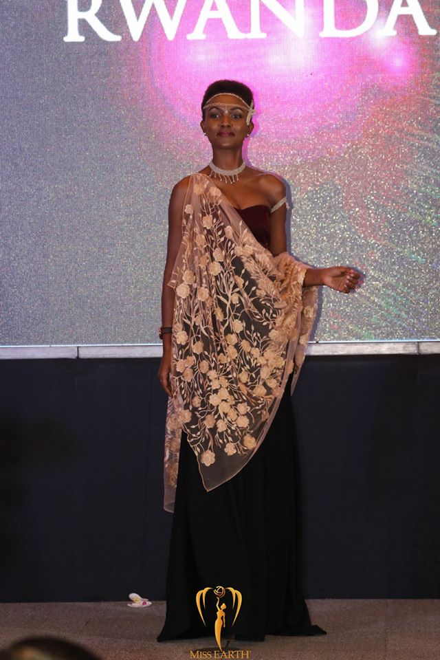 Uko niko Miss Igisabo yaserutse yambaye 