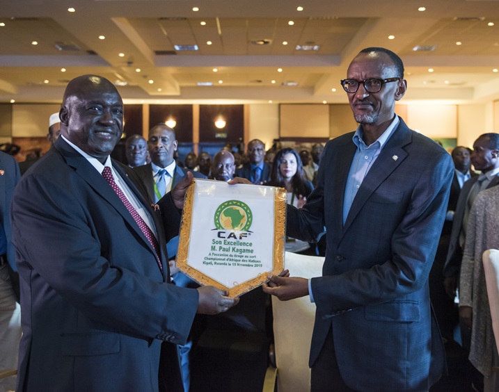 Perezida Kagame yashyikirijwe ikirango cy'irushanwa rya CHAN.