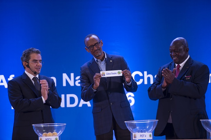 Perezida Kagame nawe yagize uruhare muri tombola.