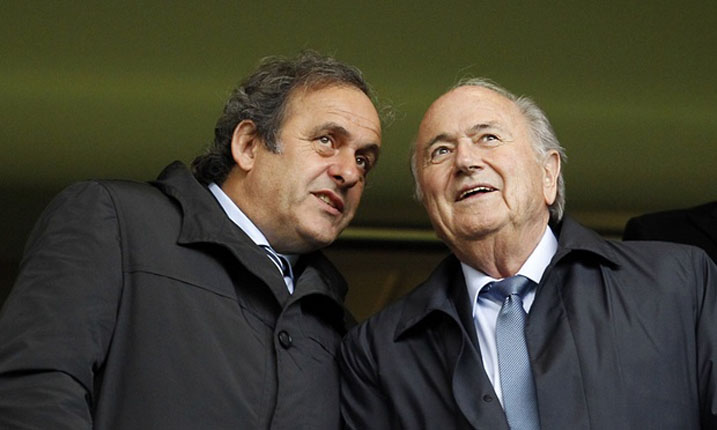 Michel Platini na Sepp Blatter mu mwaka wa 2013 ubwo bari bitabiriye umukino wa nyuma wa Champions league y'abagore i Burayi
