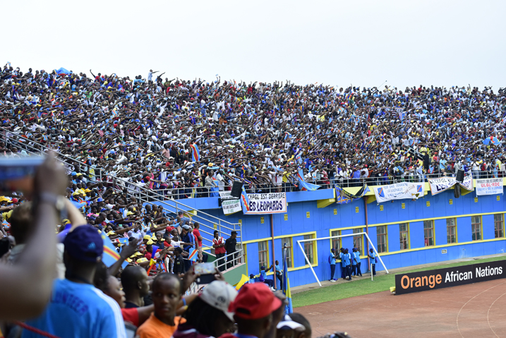 Stade yabaga yuzuye ...