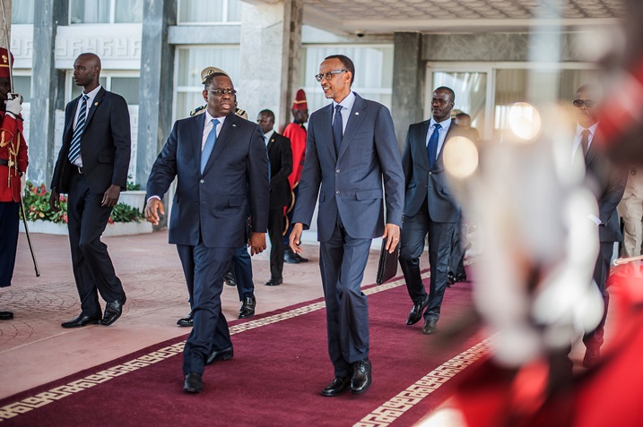 Akigera i Dakar, Perezida Kgame yakiriwe na Perezida w'iki gihugu Macky Sall.