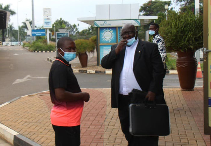 Umutoza Sindayigaya Aphrodice n'Umuyobozi w'ishuri ryusimbuye rya Kiziguro mbere yo kwerekeza muri Tanzania