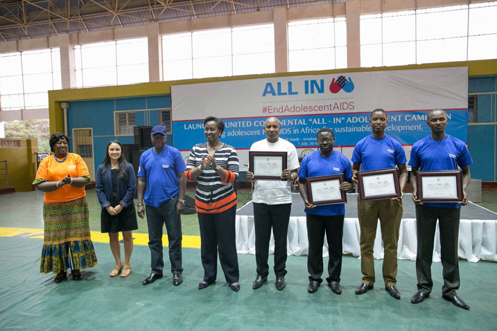 Abayobozi b'uturere twa Karongi, Kirehe na Nyanza bashimiwe ko uturere twabo twaranduye burundu ikibazo cy'abana bavukana ubwandu bw'agakoko gatera Sida.