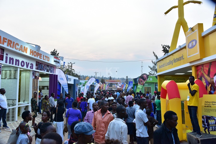 Abaryitabira barimo abaguzi n'abagurisha byabashimishije kongererwa umunsi.