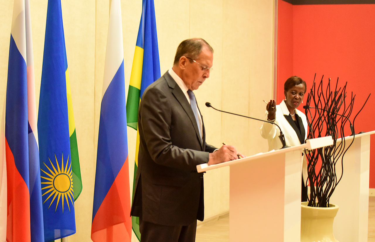 Minisitiri Lavrov na Minisitiri Mushikiwabo bagiranye ikiganiro n'abanyamakuru
