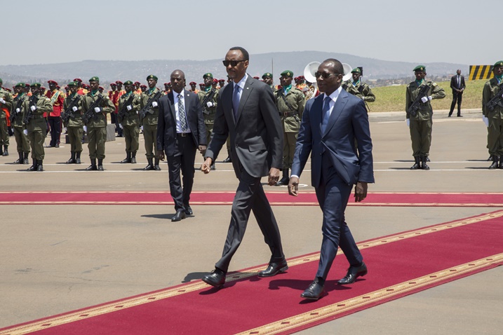 Perezida Talon akigera i Kanombe yakiriywe na Perezida Kagame.