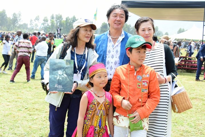 Bamwe mu banyamahanga banze gutangwa n'uyu muhango.