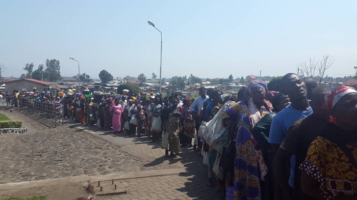  Abantu ni benshi ku mupaka