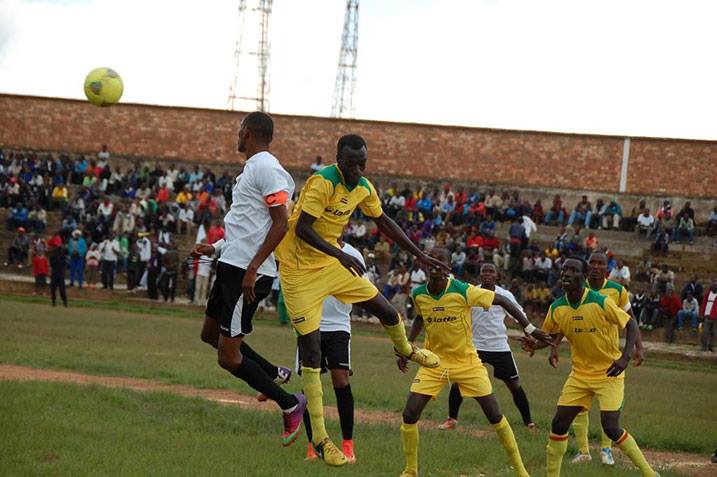 Mugiraneza Jean Baptiste wari kapiteni ahanganye n'abakinnyi ba Gicumbi FC