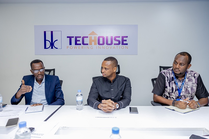 Abayobozi mu kiganiro n'abanyamakuru