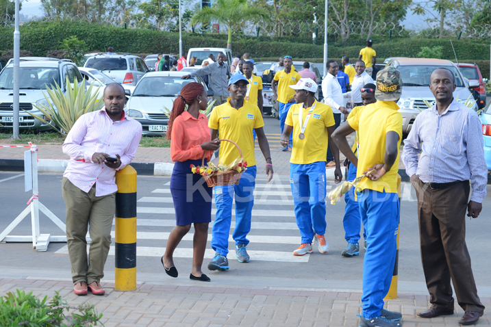 Ku kibuga cy'indege i Kanombe bari bategerejwe