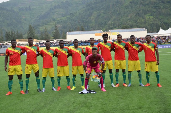 Abakinnyi b'ikipe ya Guinea yatsinze Nigeria kuri Stade Umuganda