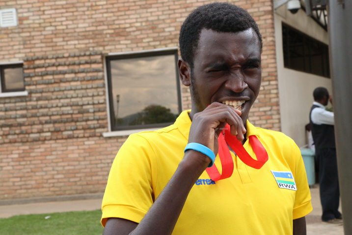 Valens Ndayisenga wegukanye umudari wa zahabu