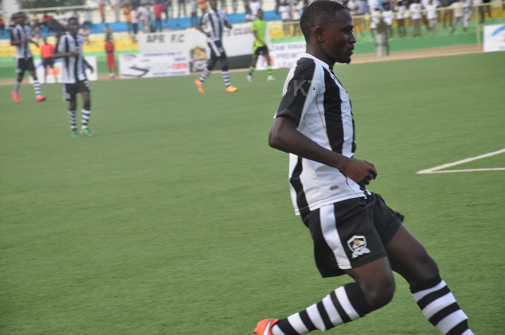 Djihad Bizimana uyu munsi yakishijwe inyuma ku ruhande rw'iburyo