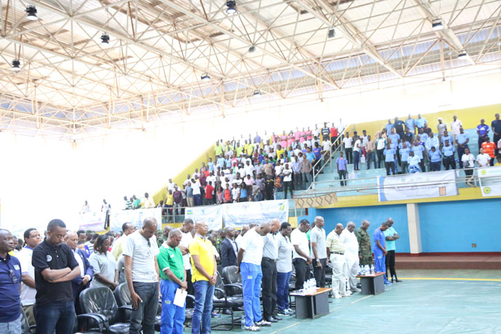 Bageze muri Petit Stade Amahoro, babanje gufata umunota wo kwibuka abasportifs bazize Jenoside yakorewe Abatutsi