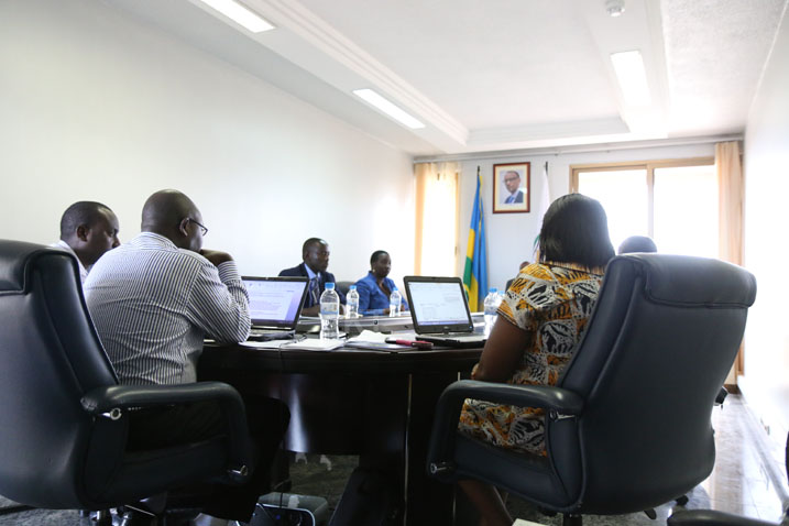 Abasenateri babajije ibibazo ndetse banatanga inama ku iterambere rya Siporo yo mu Rwanda