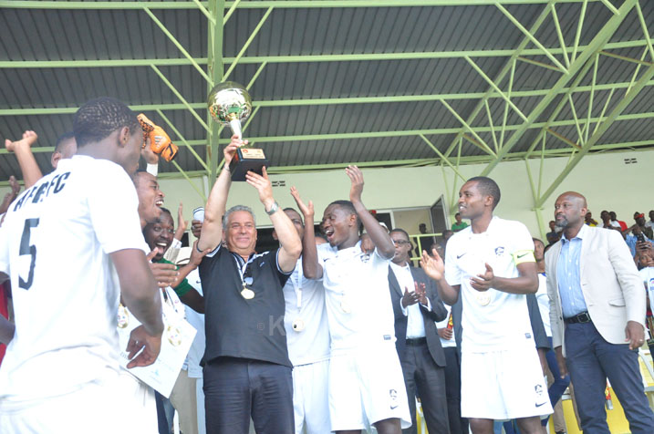 Umutoza Nizar Khanfir yakira igikombe