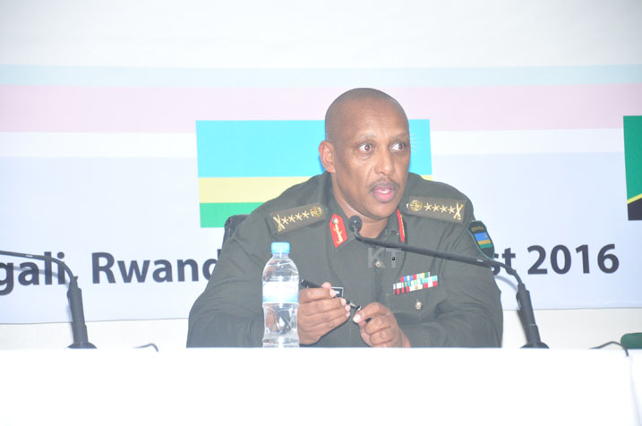 Gen. Patrick Nyamvumba, Umugaba mukuru w'ingabo z'u Rwanda wari uyoboye ikiganiro
