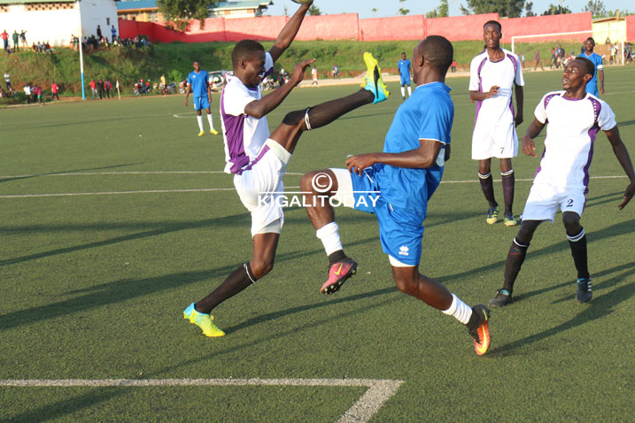 Yongeye kwerekana ubuhanga mu gutwara umupira abakinnyi benshi icya rimwe