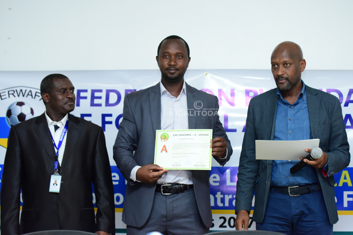 Mashami Vincent warushije abandi batoza amanota ubwo bahabwaga Licences A za CAF, ni umwe mu batoza bajya bahabwa amahirwe yo gutoza amakipe y