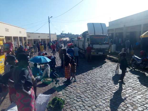 Mu Kivoka i Muhanga abenshi nta dupfukamunwa bambaye