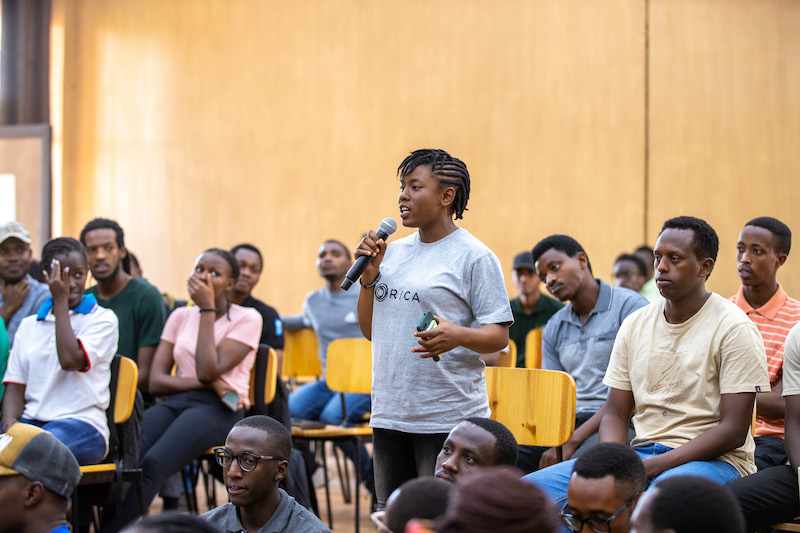 Habayeho n'umwanya wo kubaza ibibazo ndetse no gutanga ibitekerezo