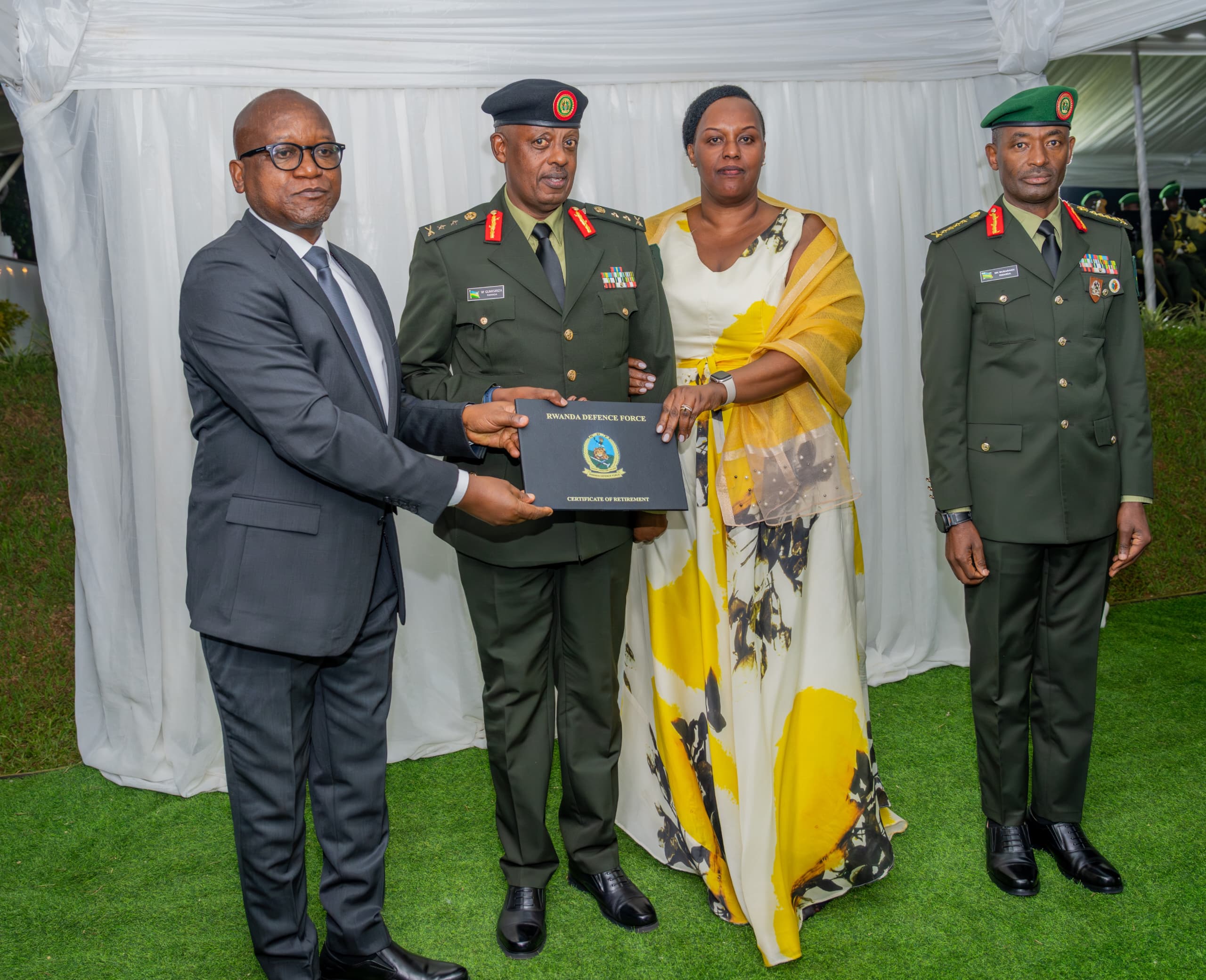 Bahawe seritifika z'ishimwe