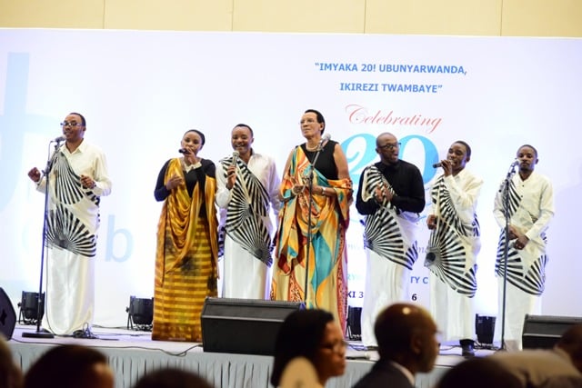 Basusurukijwe n'abahanzi gakondo bakunzwe mu Rwanda