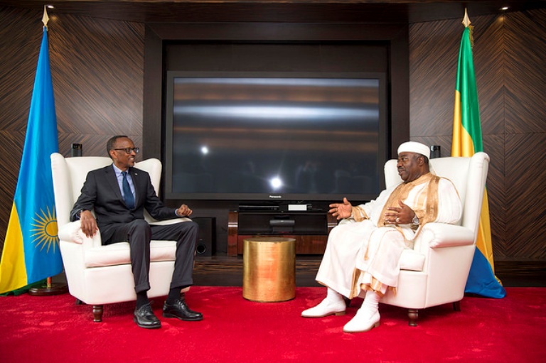 Perezida Kagame na Perezida Ali Bongo bagirana ibiganiro