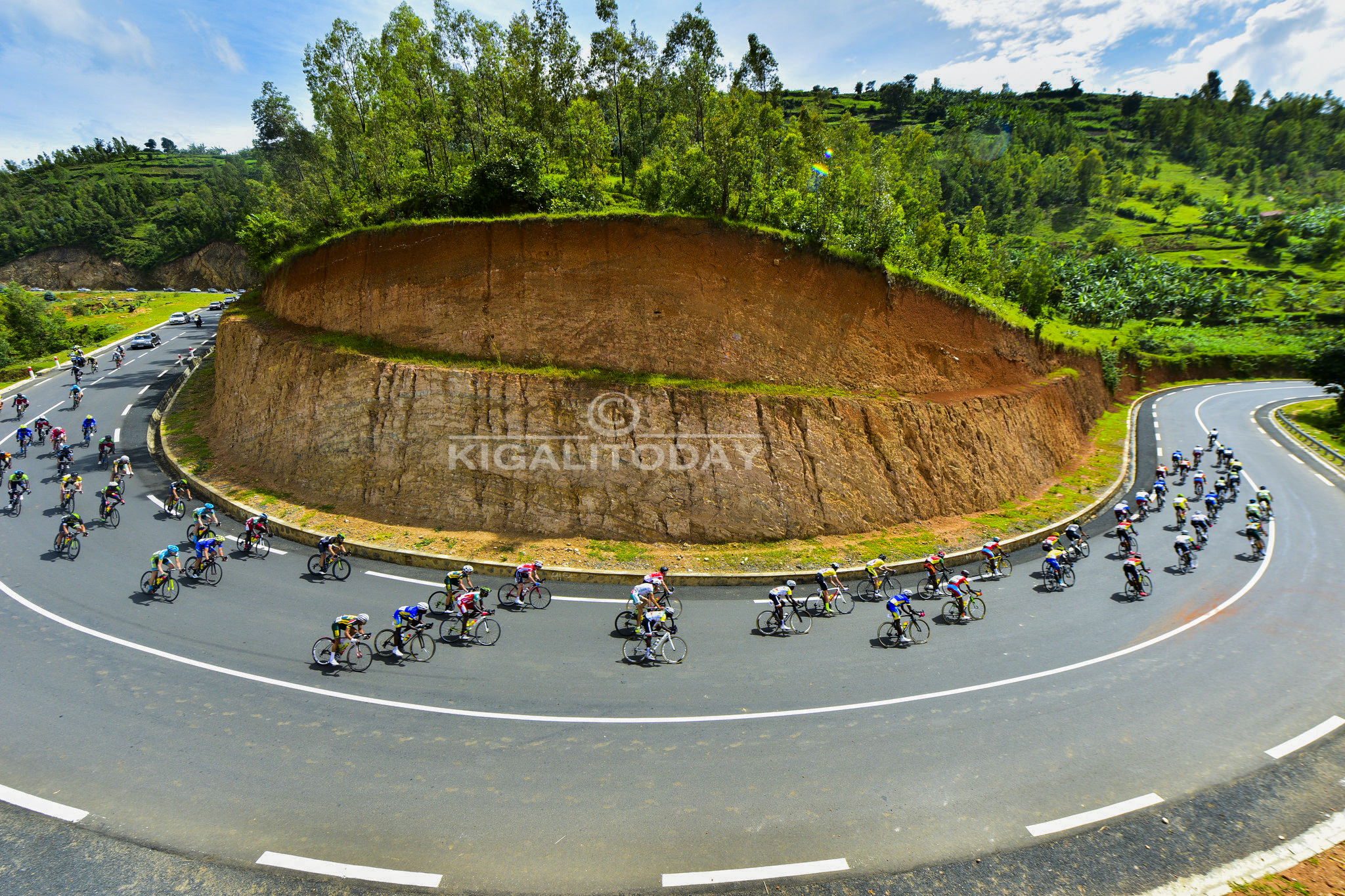 Abitabiriye Tour du Rwanda mu muhanda uva Karongi ugana Rusizi