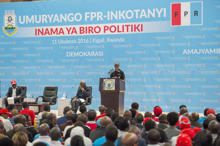 Yabwiye abanyamuryango ba RPF guhora bisuzuma bashakisha icyarushaho guteza imbere igihugu