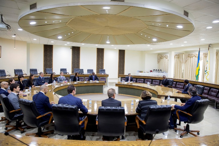 Perezida Kagame yahuye n'abagize ihuriro YPO baganira ku bintu bitandukanye birimo imishinga iteza imbere igihugu 