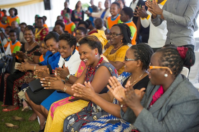 Ababyeyi bafasha abana mu ndirimbo