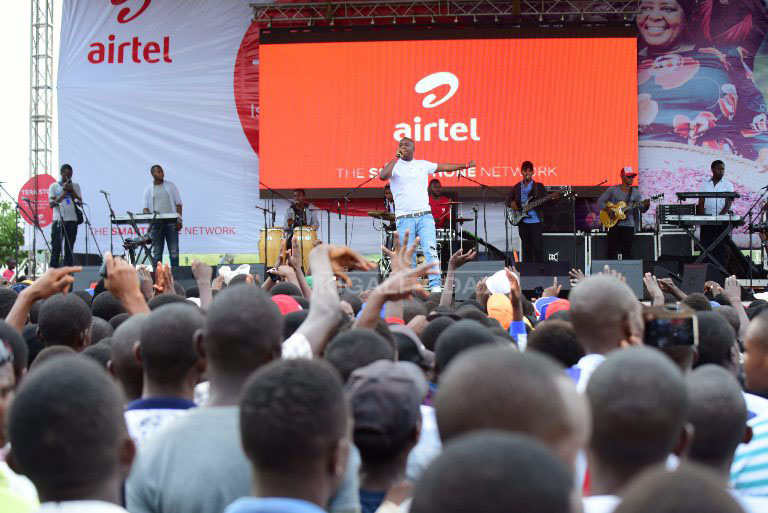 Umuririmbyi King James ubwo yari ari ku rubyiniro 