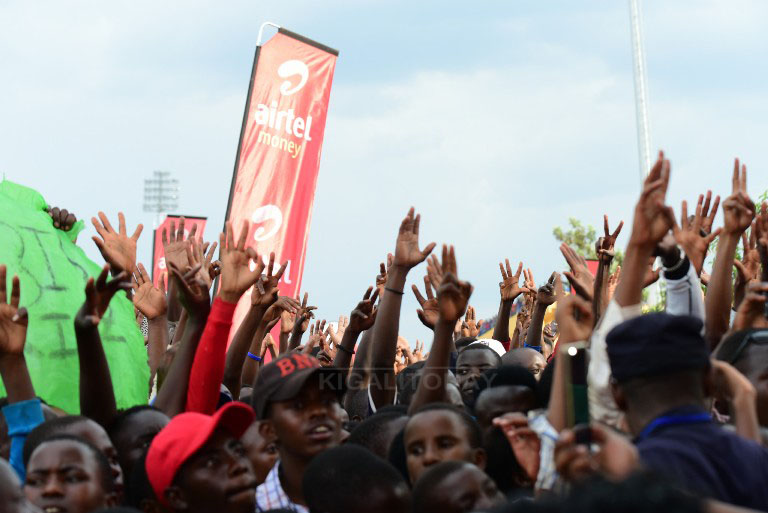 Abitabiriye igitaramo cya Tera Sitori cyabereye i Huye bagaragazaga ibyishimo 