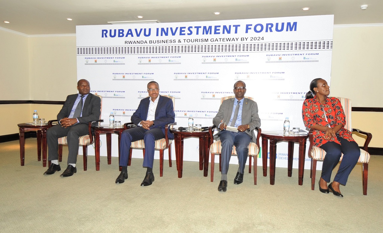 Abayobozi barimo minisitiri w'ingabo na guverineri w'Uburengerazuba