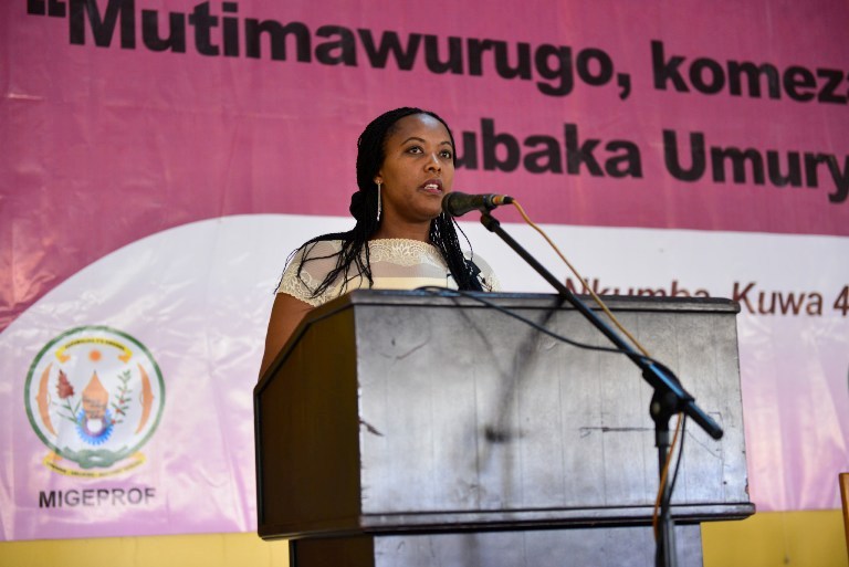 Minisitiri Nyirasafari avuga ko ibyiciro bya ba Mutimawurugo byabanje biri gutanga umusaruro 