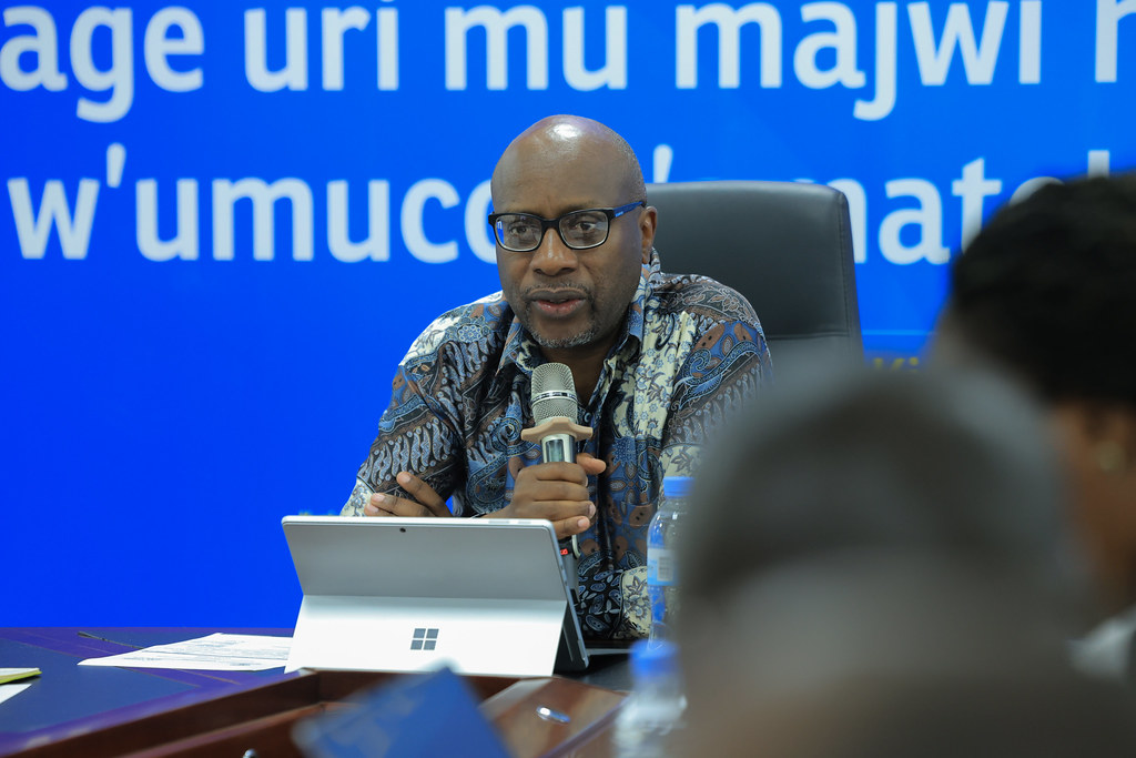 Intebe y'Inteko, Amb. Robert Masozera