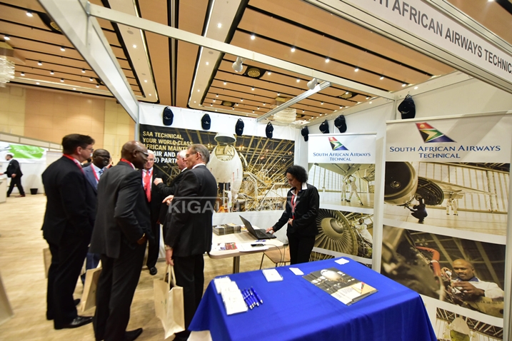 Andi makopanyi nayo yagiye yerekana uko akora.