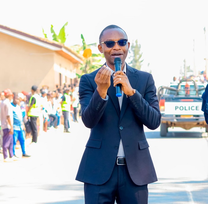 Meya Habarurema asaba abaturage gushora imari mu nyubako z'ubucuruzi